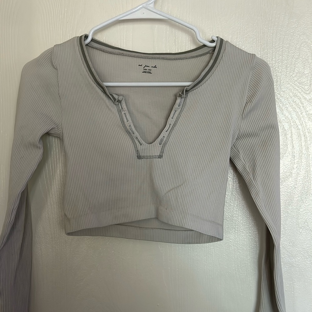 Long sleeve white/grey crop top
